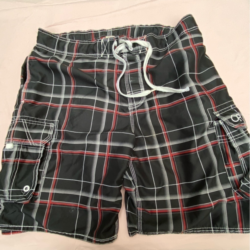 Ocean Pacific Ford shorts in great condition black with gray and red plaid.